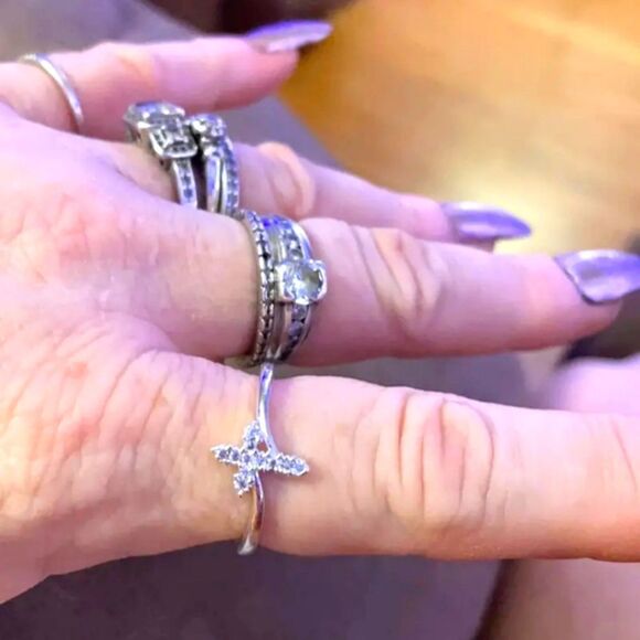 925 Sterling Silver Sparkling diamond Cross Design ring sz 7 - Picture 5 of 6